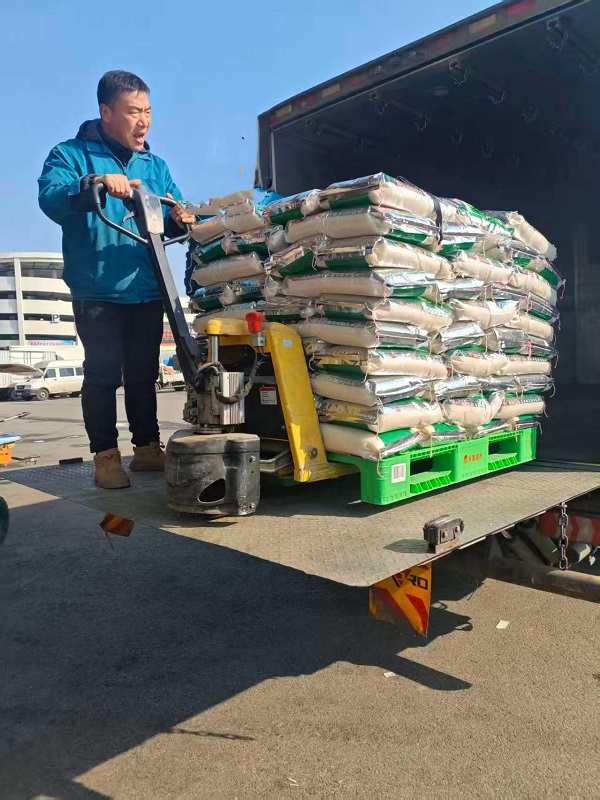 天惠超市糧油大活動，倉庫車隊保駕護航